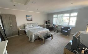 Studio Flat Near Nec, Solihull & Airport. Short & Long Stay Contractors Hs2, Nhs
